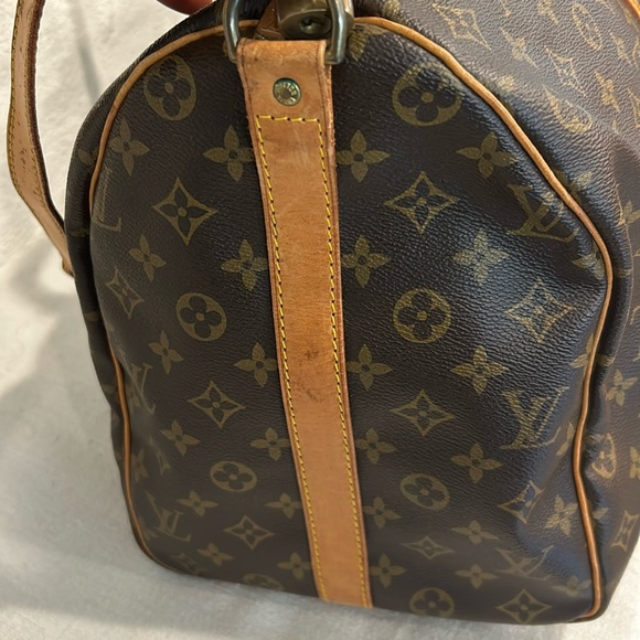 Authentic Louis Vuitton Monogram Keepall 50 with strap - Picture 9 of 17